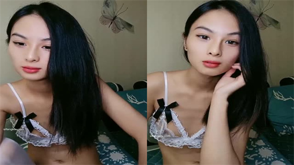 白丝小乳痴女深喉伺候，狼友骑乘上位狂操