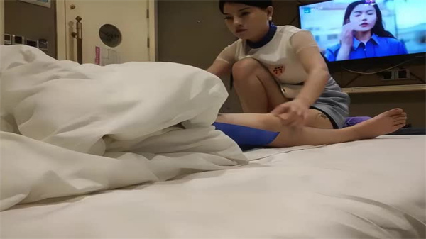 老哥精油按摩激情勾搭极品巨乳女技师